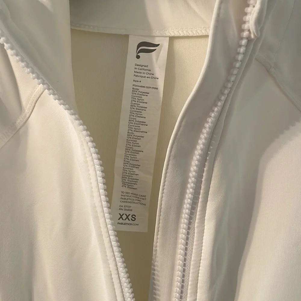 Fabletics white zip up - Picture 4 of 4